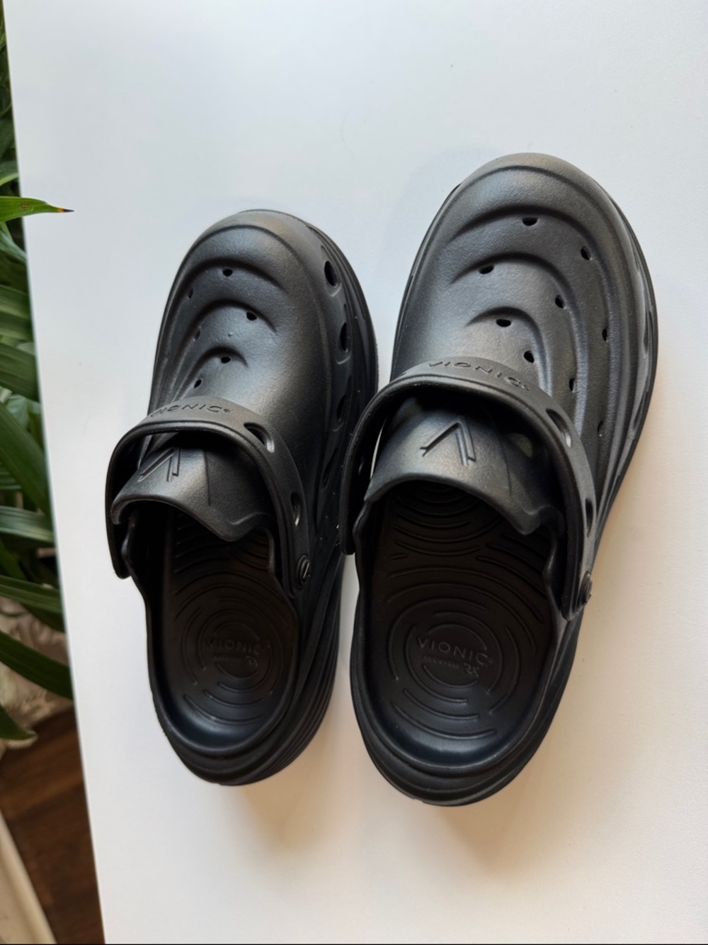 Vionic Recovery RX Black Comfort Clog Sandals Size 6 - Picture 5 of 9